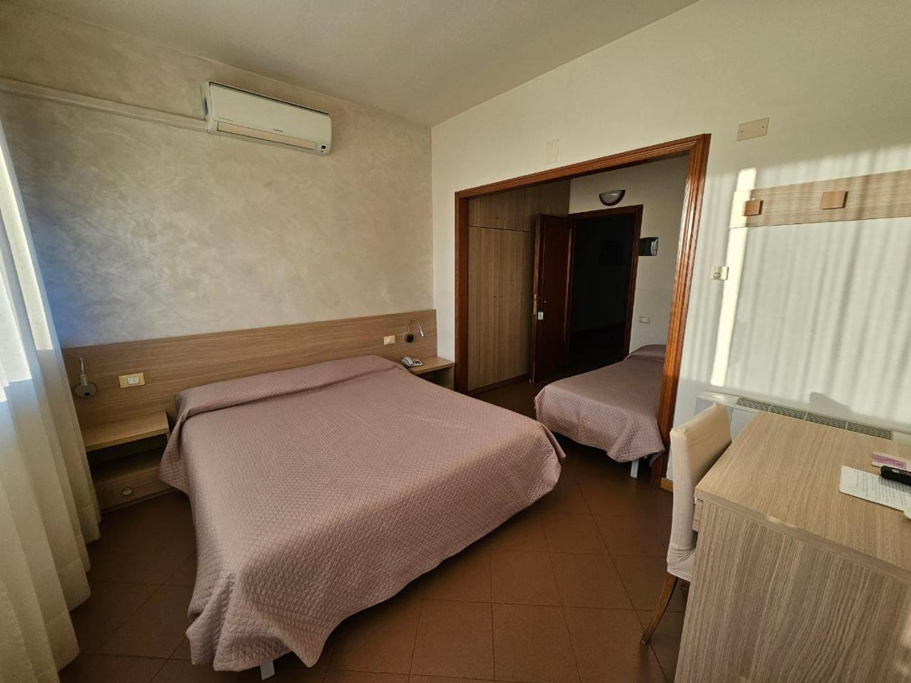 Albergo Nyers Perugia Bagian luar foto
