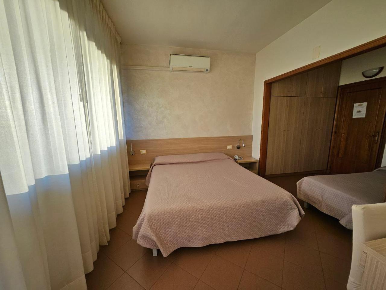 Albergo Nyers Perugia Bagian luar foto