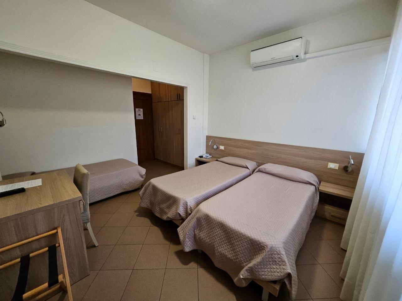 Albergo Nyers Perugia Bagian luar foto