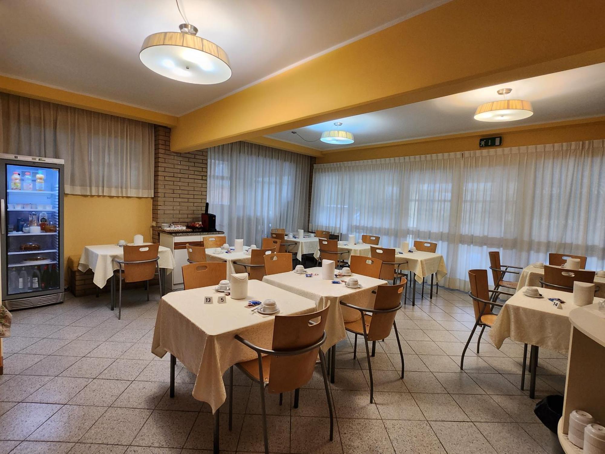 Albergo Nyers Perugia Bagian luar foto
