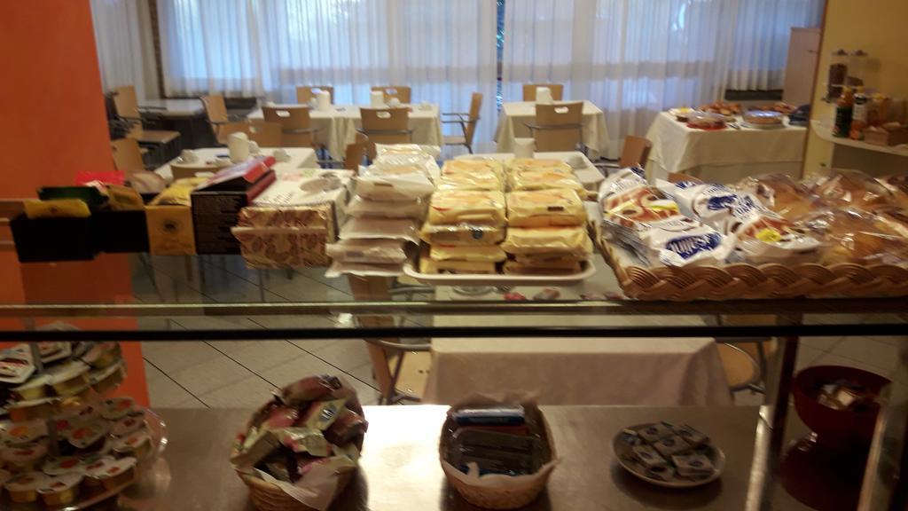 Albergo Nyers Perugia Bagian luar foto