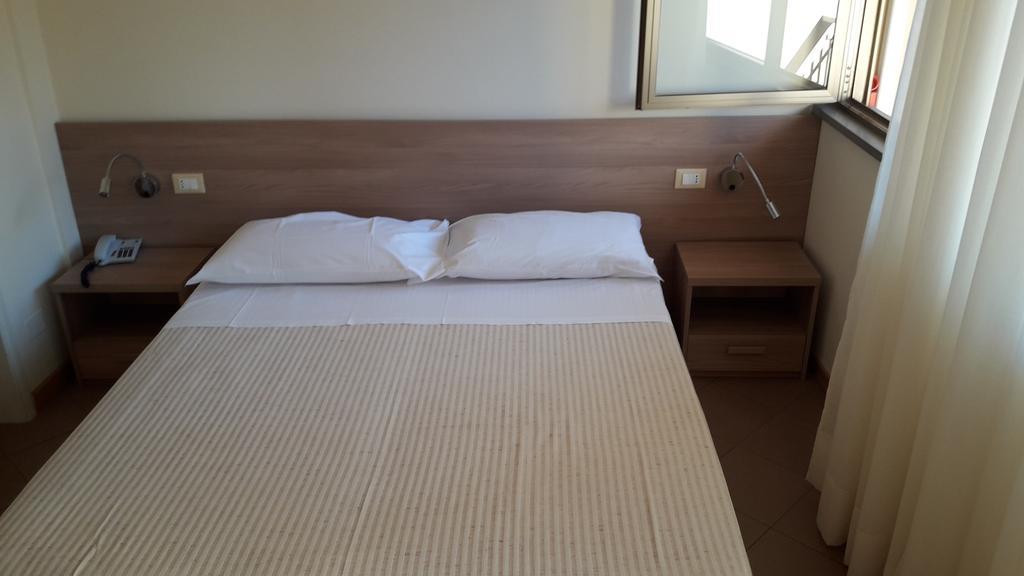 Albergo Nyers Perugia Bagian luar foto