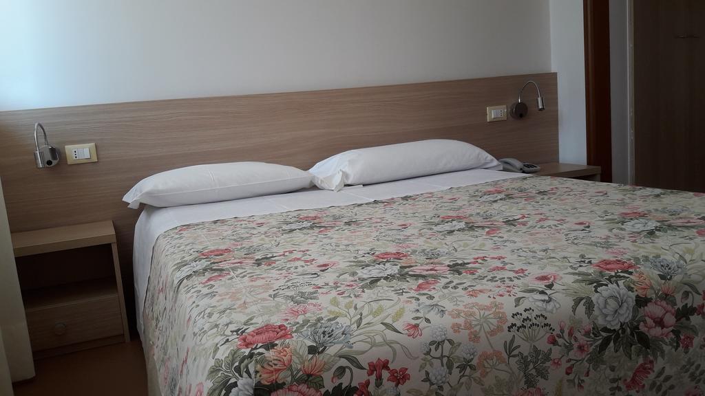 Albergo Nyers Perugia Bagian luar foto