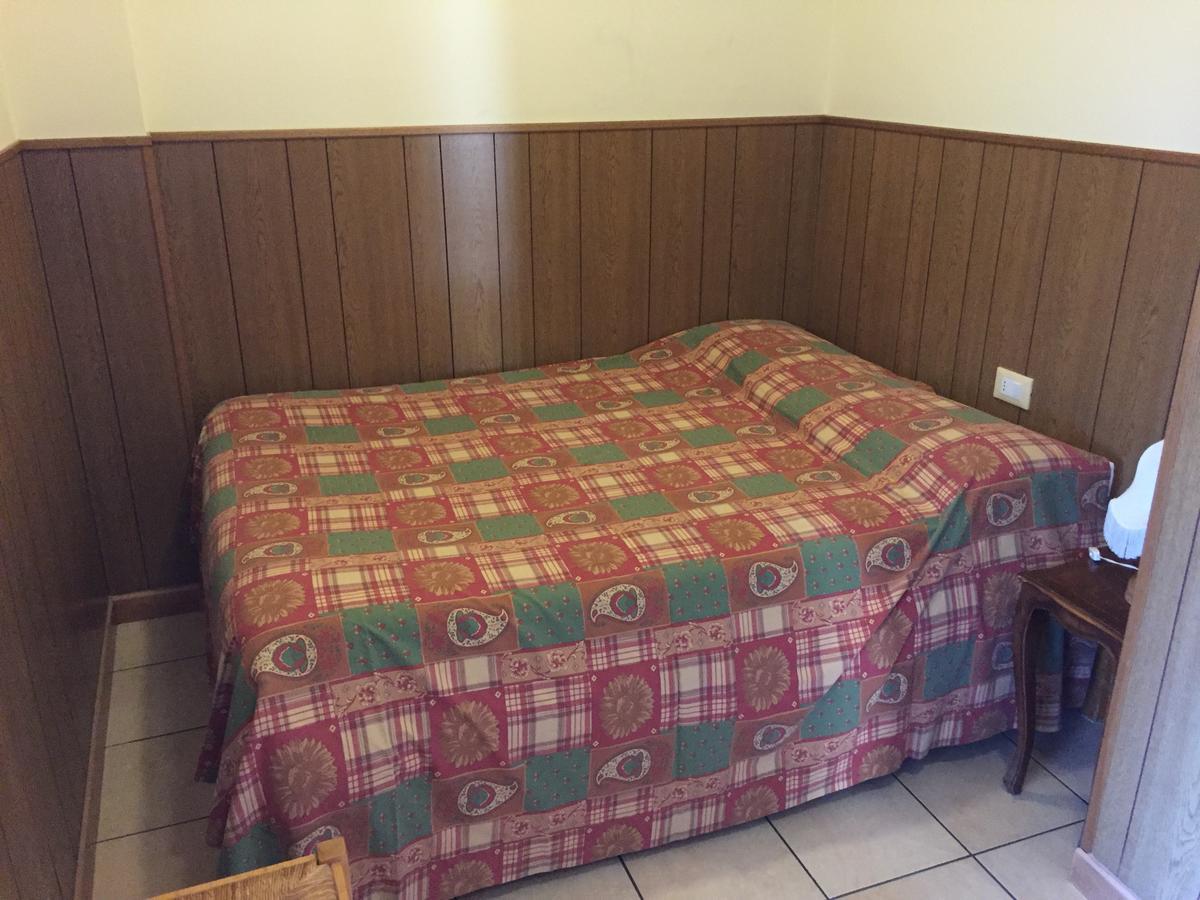 Albergo Nyers Perugia Bagian luar foto
