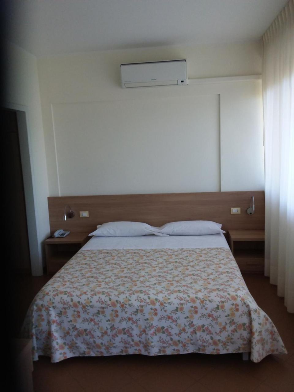 Albergo Nyers Perugia Bagian luar foto