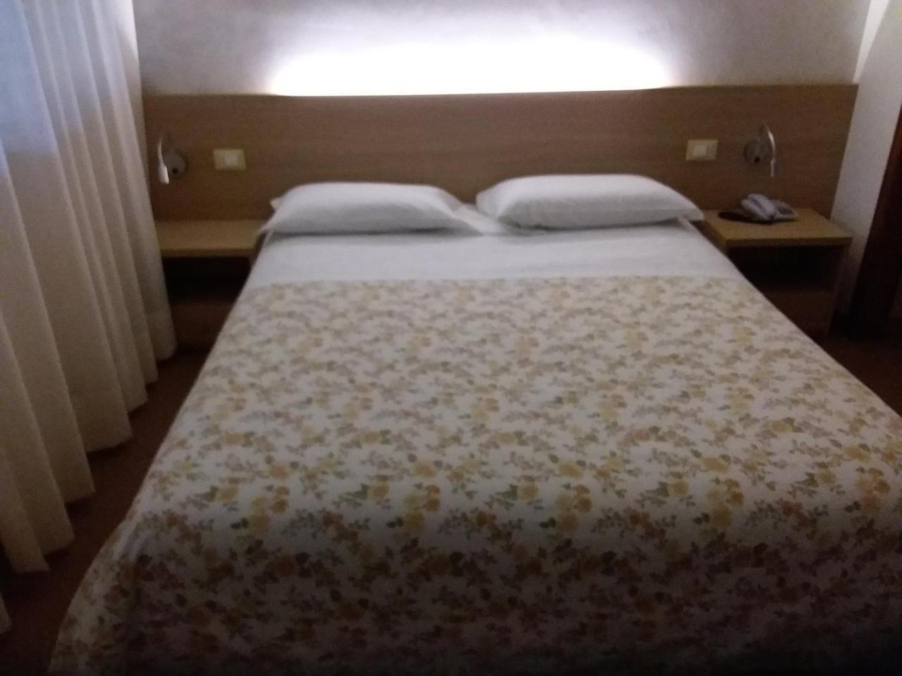 Albergo Nyers Perugia Bagian luar foto