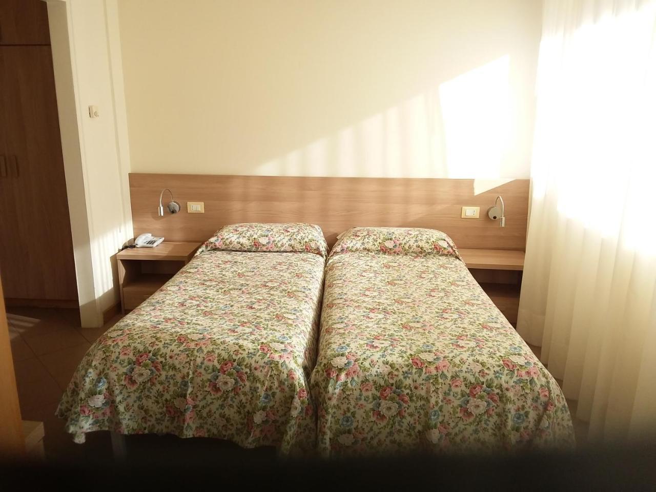 Albergo Nyers Perugia Bagian luar foto