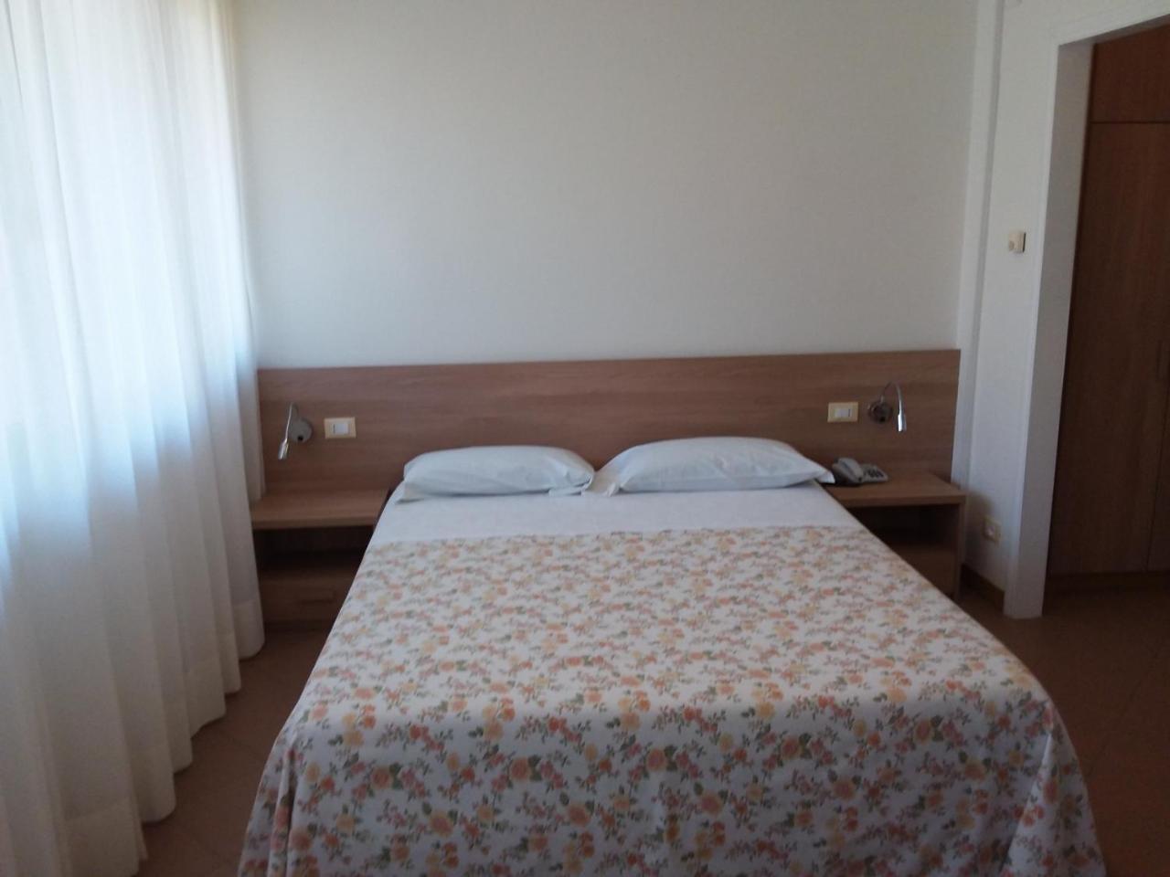 Albergo Nyers Perugia Bagian luar foto