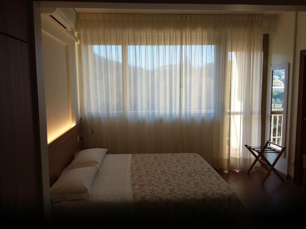Albergo Nyers Perugia Bagian luar foto