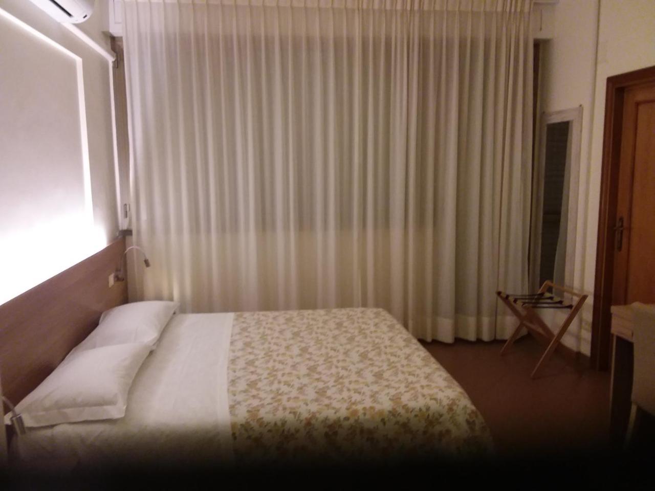 Albergo Nyers Perugia Bagian luar foto