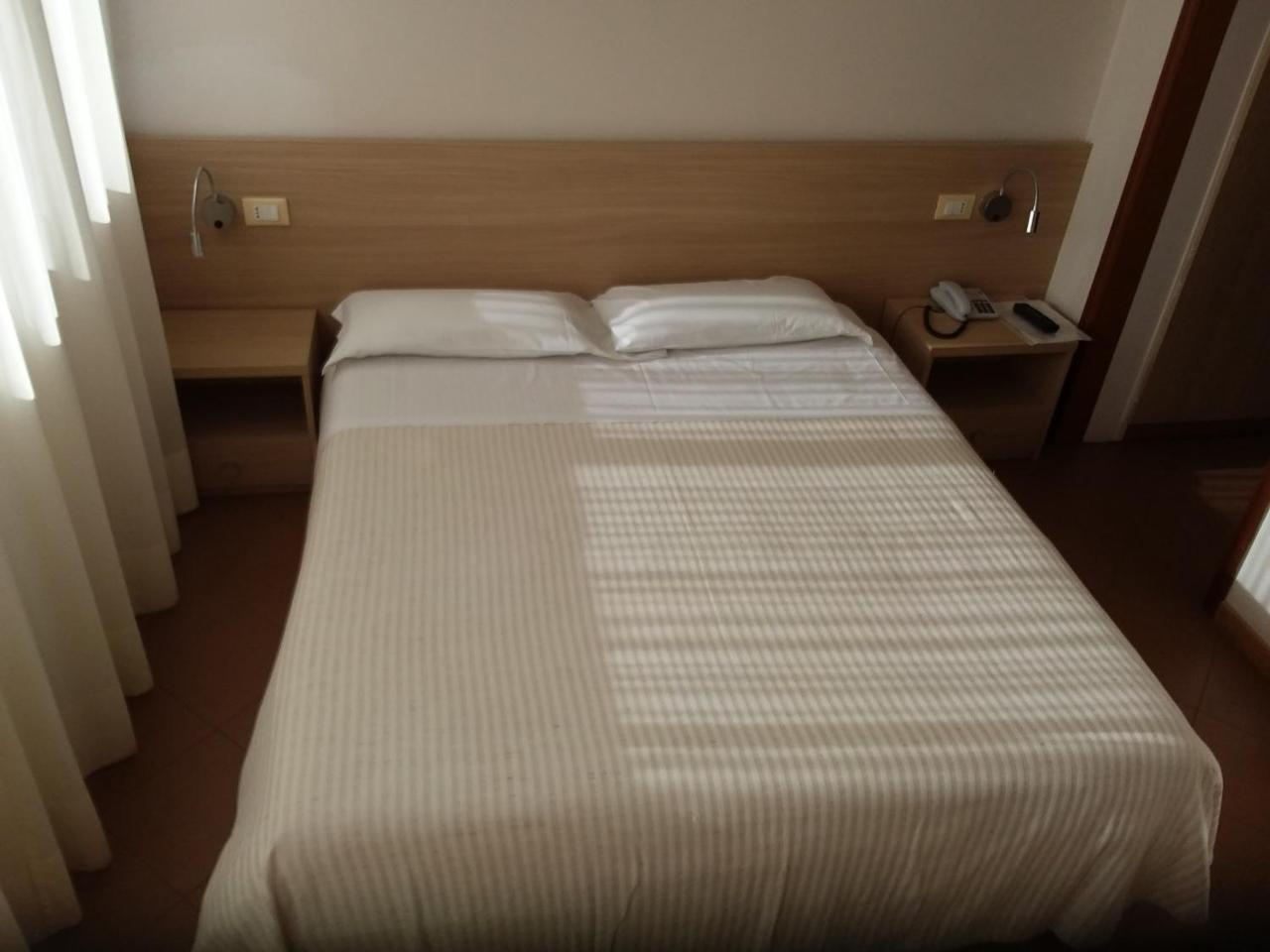 Albergo Nyers Perugia Bagian luar foto
