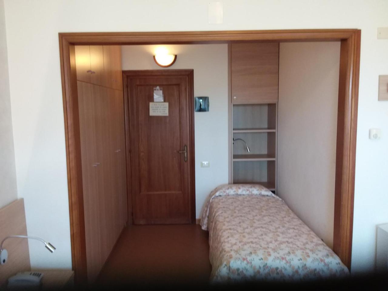Albergo Nyers Perugia Bagian luar foto
