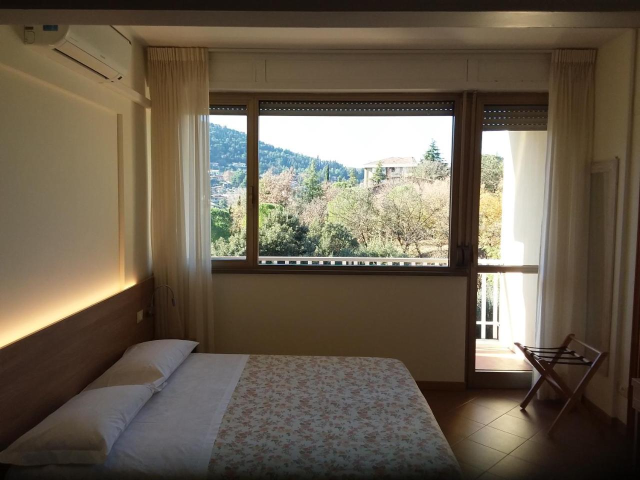 Albergo Nyers Perugia Bagian luar foto